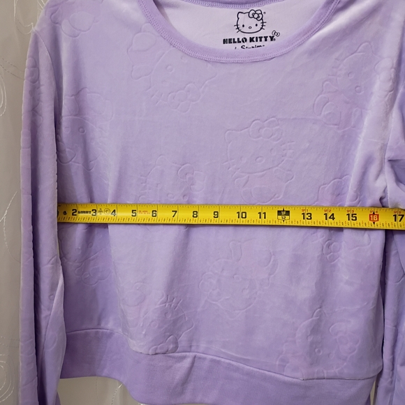 💜Hello Kitty Velvet Set 💜 - Picture 3 of 7